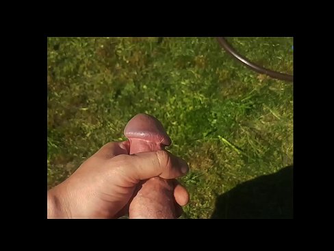 ❤️ A boazona fica com a rata rosa fodida e ejacula com um esguicho num jardim de Verão ️❌ Porno russo em pt.extratorrents.top ️❤