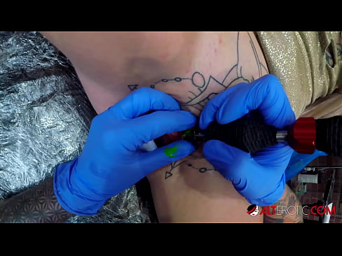 ❤️ Extremamente tatuada, a brasa Sully Savage fez uma tatuagem no seu clítoris ️❌ Porno russo em pt.extratorrents.top ️❤